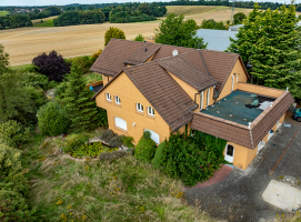 8 - Außenansicht Luftbild Süd-West.png