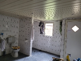 Badezimmer mit Ausgang zum Hof.jpg