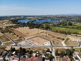 Neubaugebiet mit Blick auf See.JPG