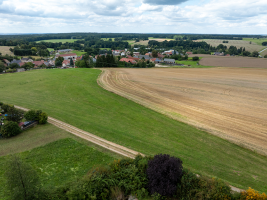9 - Außenansicht Luftbild hinter dem Verkaufsobjekt.png