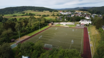 Sportplatzanlage mit Mehrzweckhalle