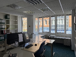 Büro 3.jpg