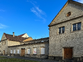 A: Vorderansicht Funktionsgebäude