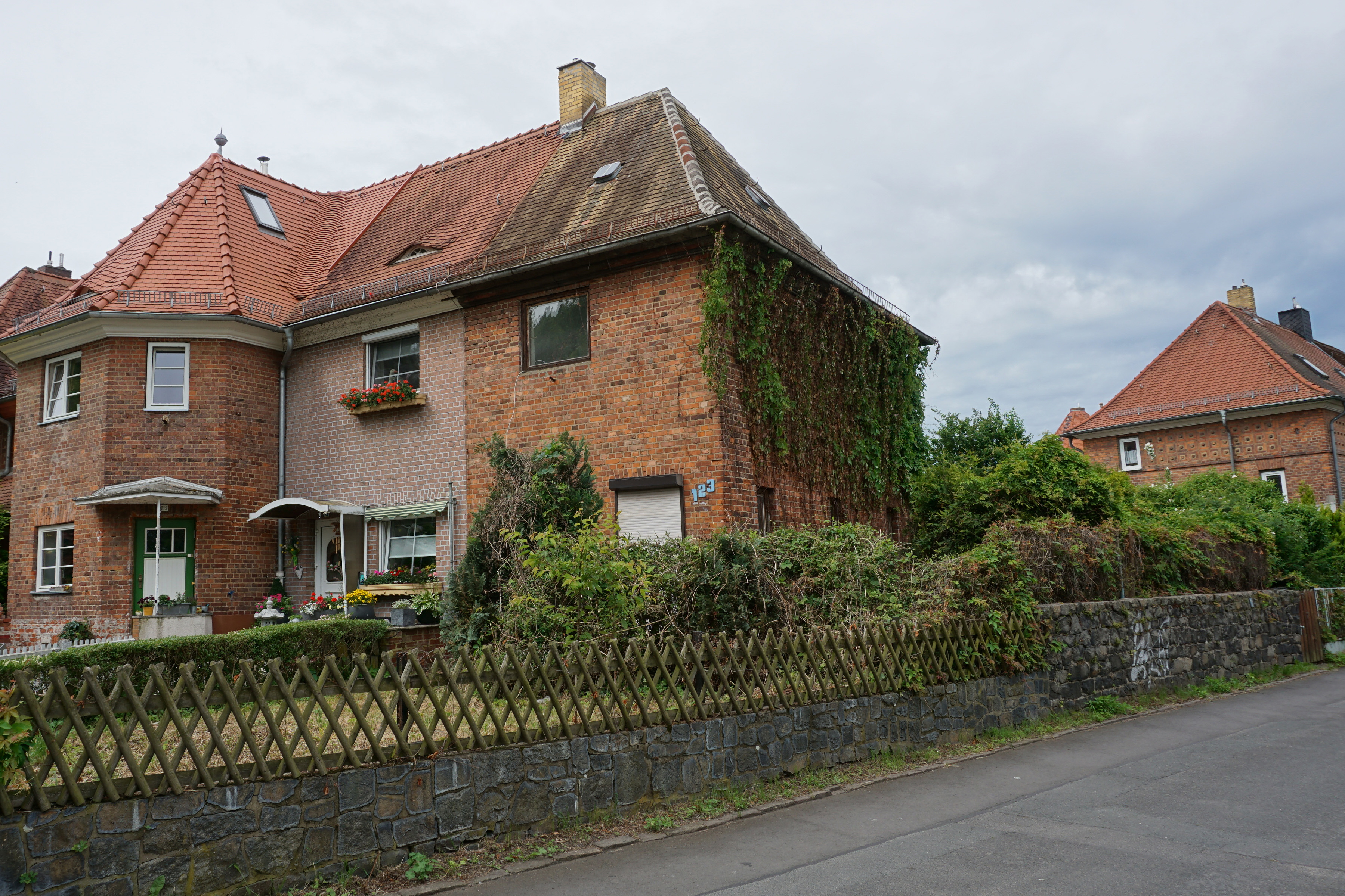 Grundstück mit Einfamilienhaus (Reihenendhaus) in Mockau - Exposé 1037